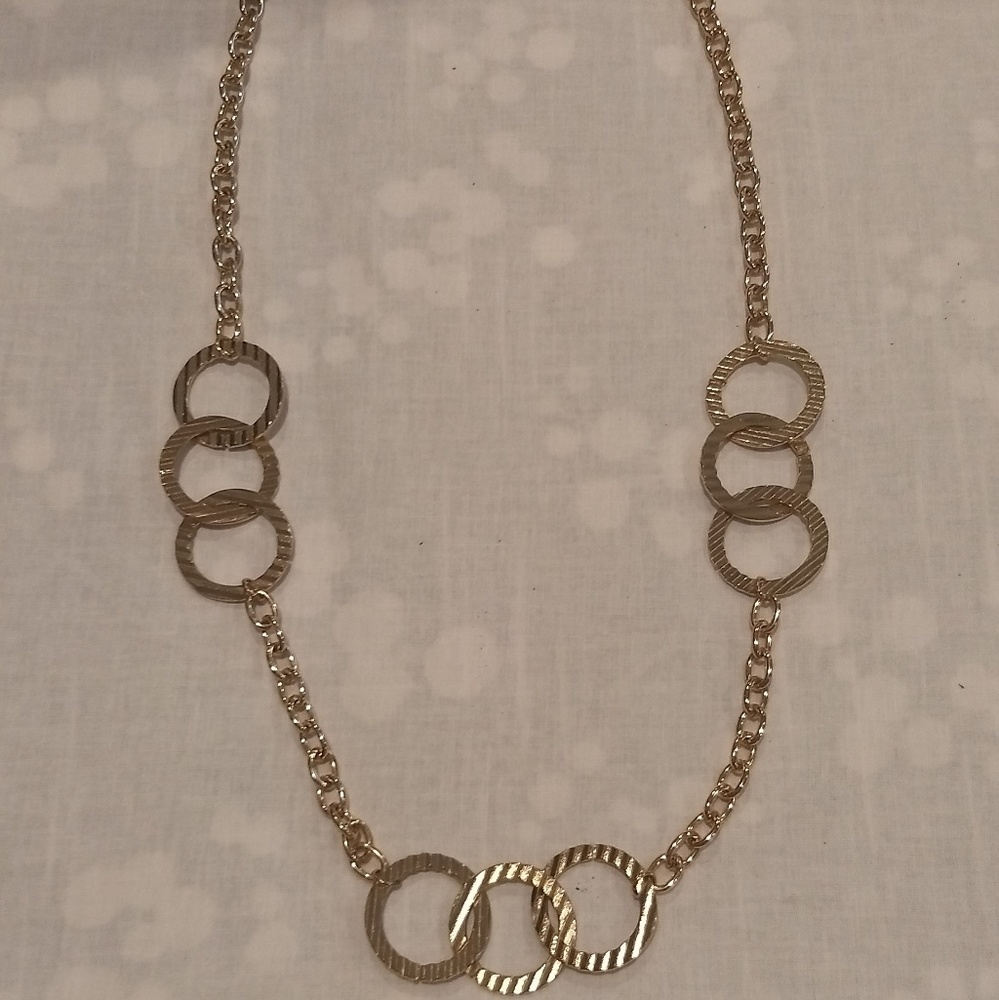 Gold tone circle necklace